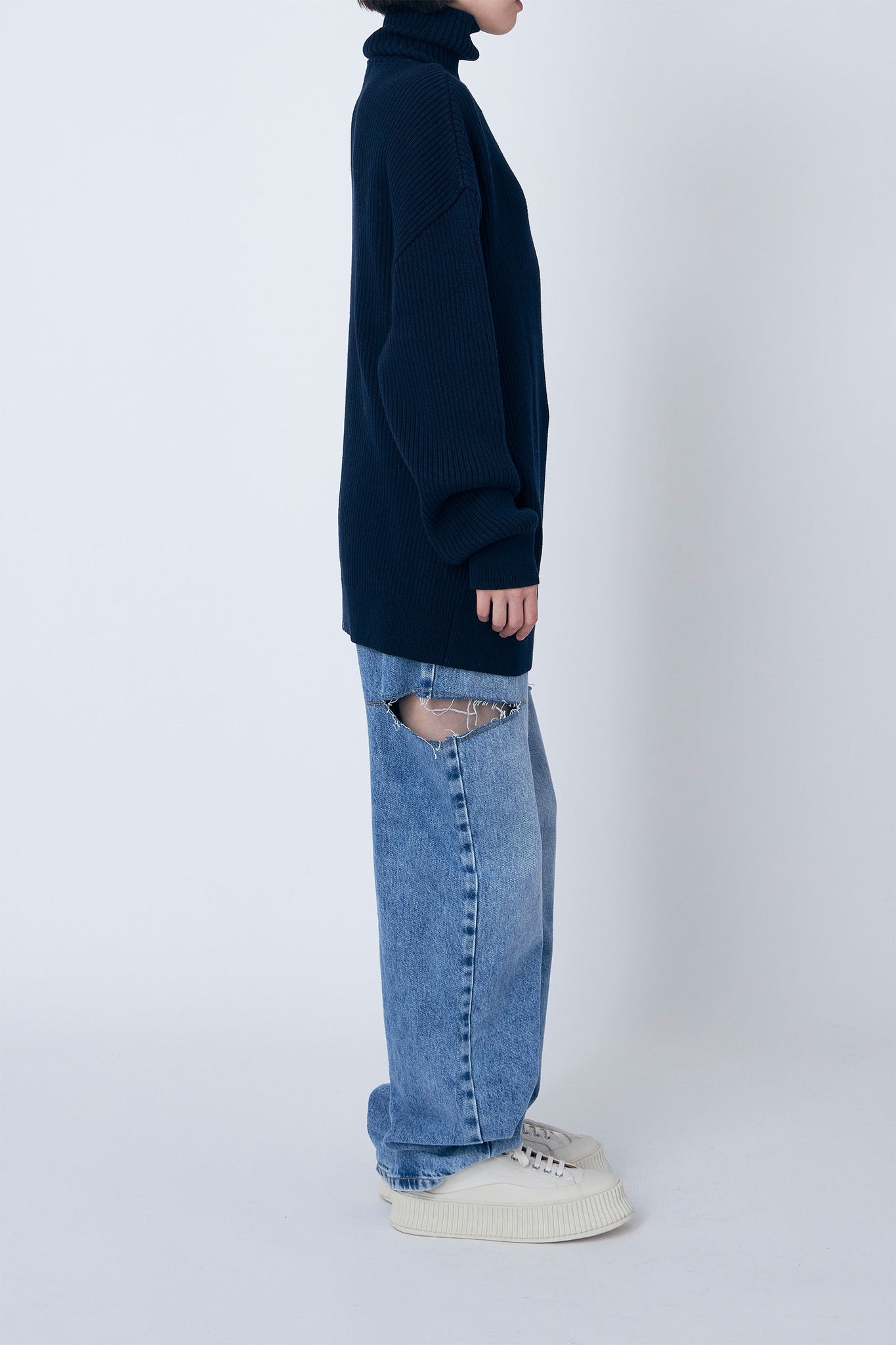 45枚目は色違いの写真ですIIROT Cotton Wool Turtleneck Knit_Navy