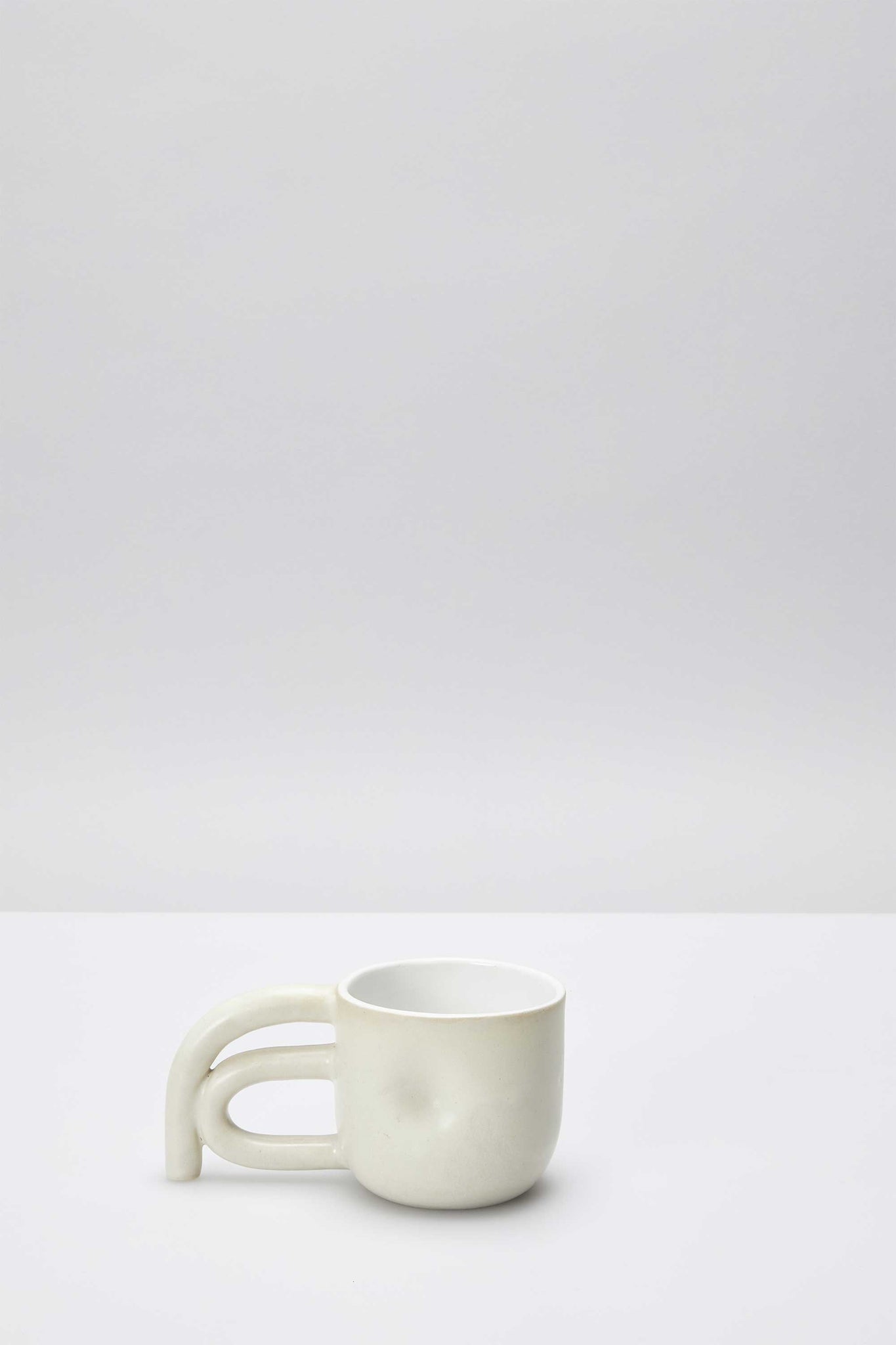 ALPHABET　HANDLE　MUG　CUP-K