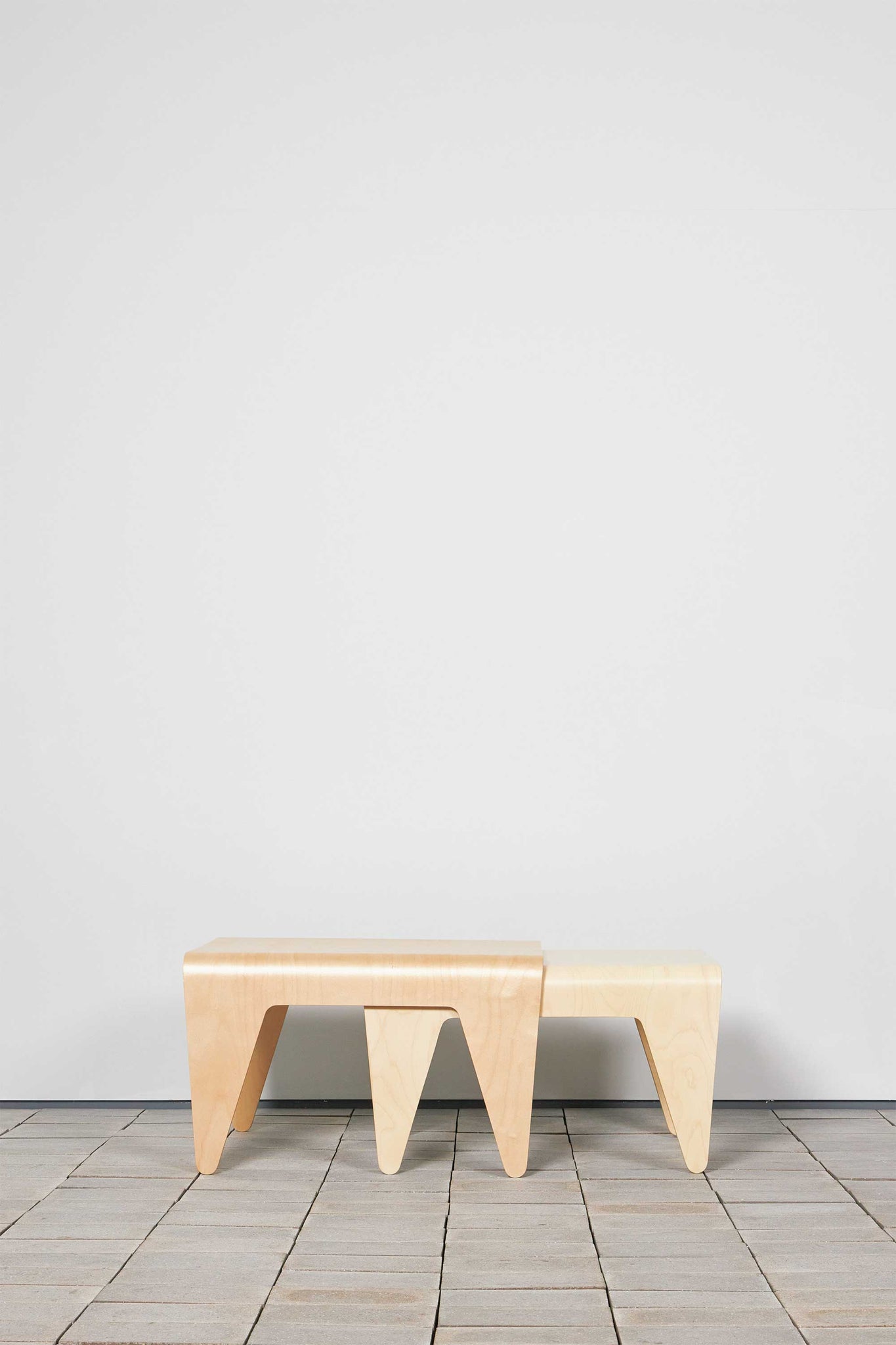 NESTING TABLES